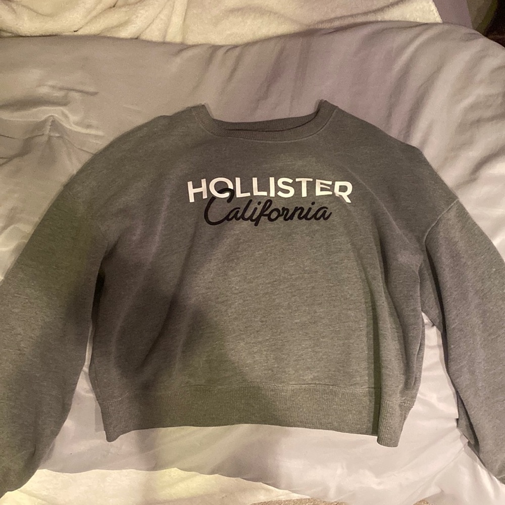 Hollister cropped crew neck sweatshirt